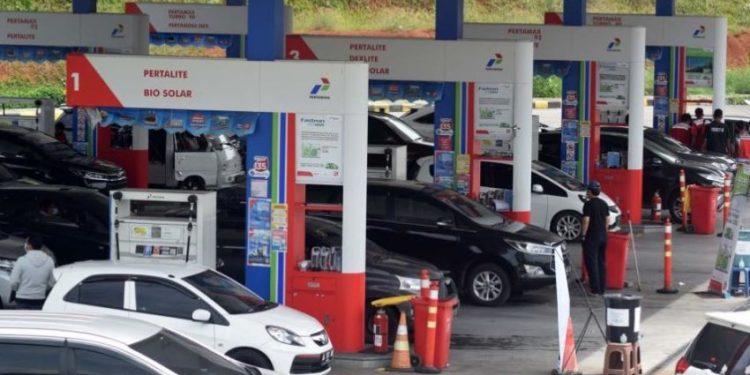 Harga Pertamax Naik Jadi Rp 13.300 per Liter, Simak Harga BBM Pertamina Lainnya di Sini!