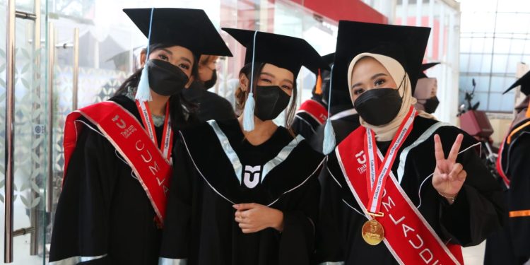 Wisuda Telkom University