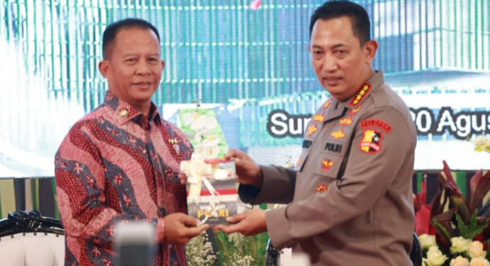 Komjen-Pol.-Purn.-Arif-Wachjunadi