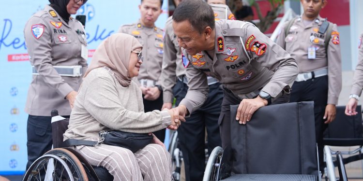 Kakorlantas Polri Irjen Pol Aan Suhanan hadiri acara Retrospeksi Korban Kecelakaan Lalu Lintas yang diadakan di Bundaran HI, Jakarta, Minggu (15/12/2024)