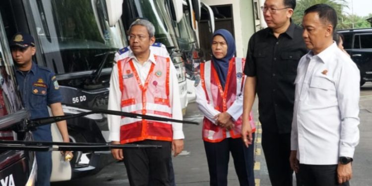 Kegiatan Kunjungan Kerja Dirjen Hubdat dalam rangka persiapan Angkutan Natal 2025 dan Tahun Baru 2026 di PO. Bus Sinar Jaya pada hari Senin, 10 November 2025