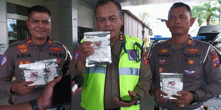 Kakorlantas Polri Salurkan Satu Ton Rendang Untuk Korban Bencana Sumbar
