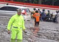 Banjir di Sejumlah Titik di Jakarta, Polantas Berjibaku Atur Lalin