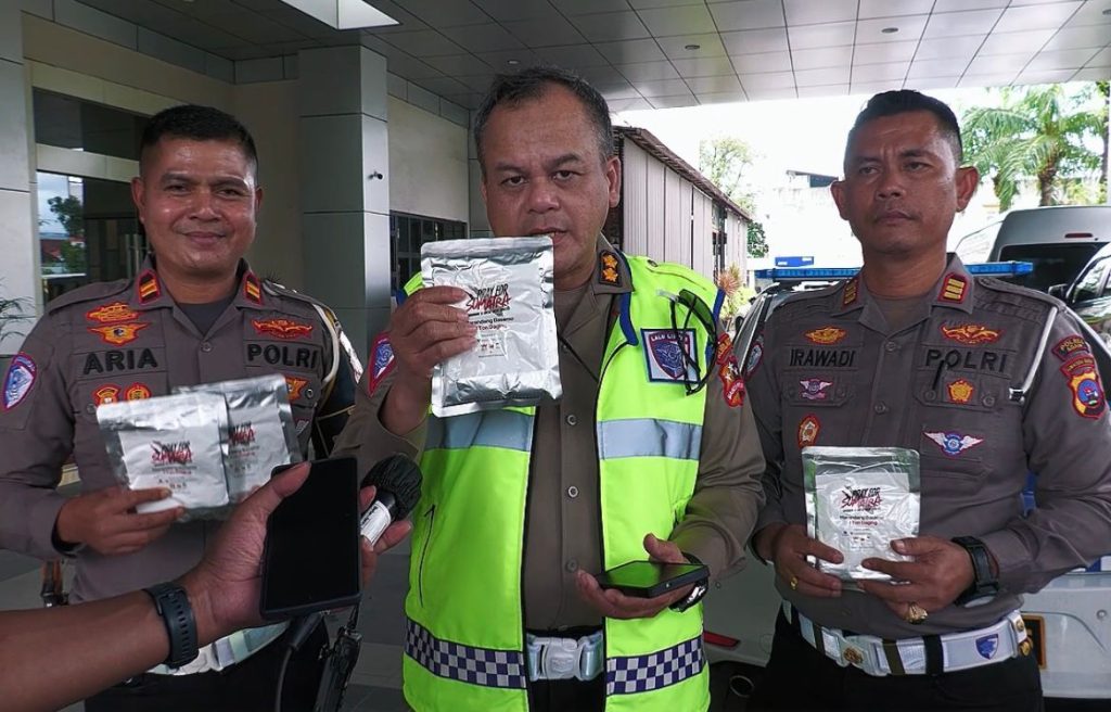 Kakorlantas Polri Salurkan Satu Ton Rendang Untuk Korban Bencana Sumbar