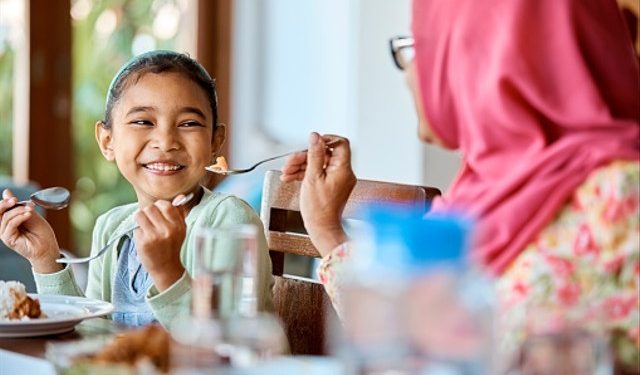 Mengatur Pola Makan yang Seimbang selama Ramadan