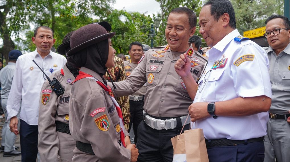 Wakil Menteri Perhubungan RI Suntana bersama Kakorlantas Polri Irjen Pol Aan Suhanan, Dirut PT Jasa Raharja Rivan A. Purwantono melakukan peninjauan arus lalu lintas pada libur nataru di kawasan Yogyakarta pada Sabtu (28/12/2024).