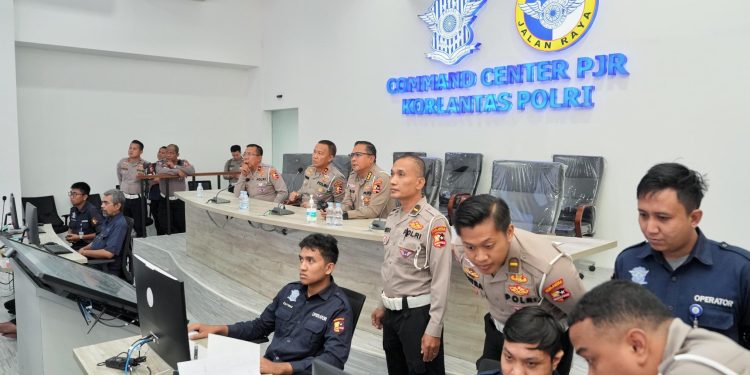 Kakorlantas Polri Tinjau Kesiapan Command Center PJR KM 29 Jelang Libur Nataru